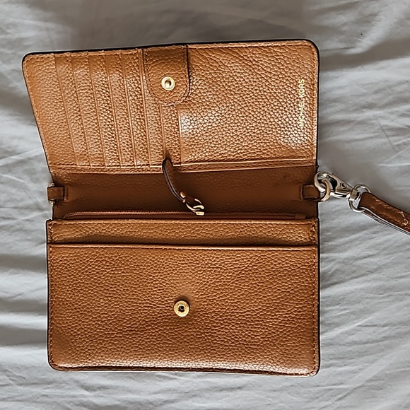 Michael Kors wallet and cell phone holder - Picture 3 of 6